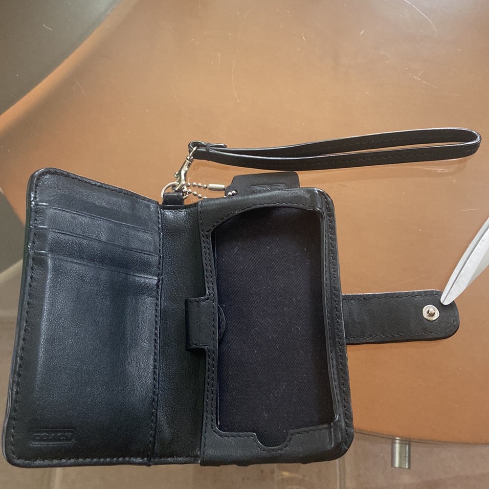 Vintage Coach leather phone/wallet wristlet - Picture 3 of 5